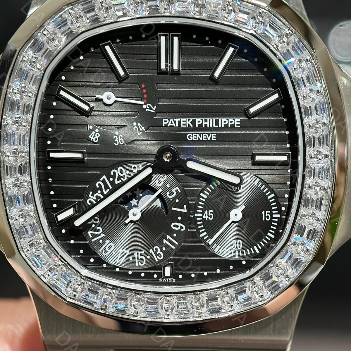 파텍필립 노틸러스 5724 화이트골드 그레이다이얼 가죽밴드 40mm 3