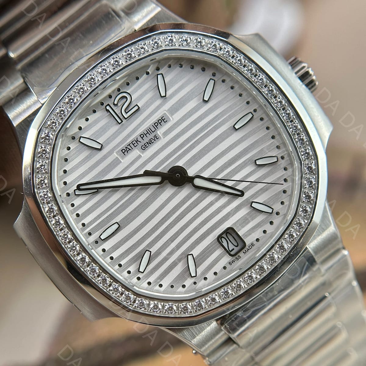 파텍필립 노틸러스 7118 흰판 다이아베젤 35.2mm 4