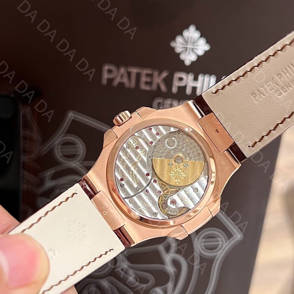 파텍필립 노틸러스 5724 금통 브라운다이얼 다이아베젤 가죽밴드 40mm 4