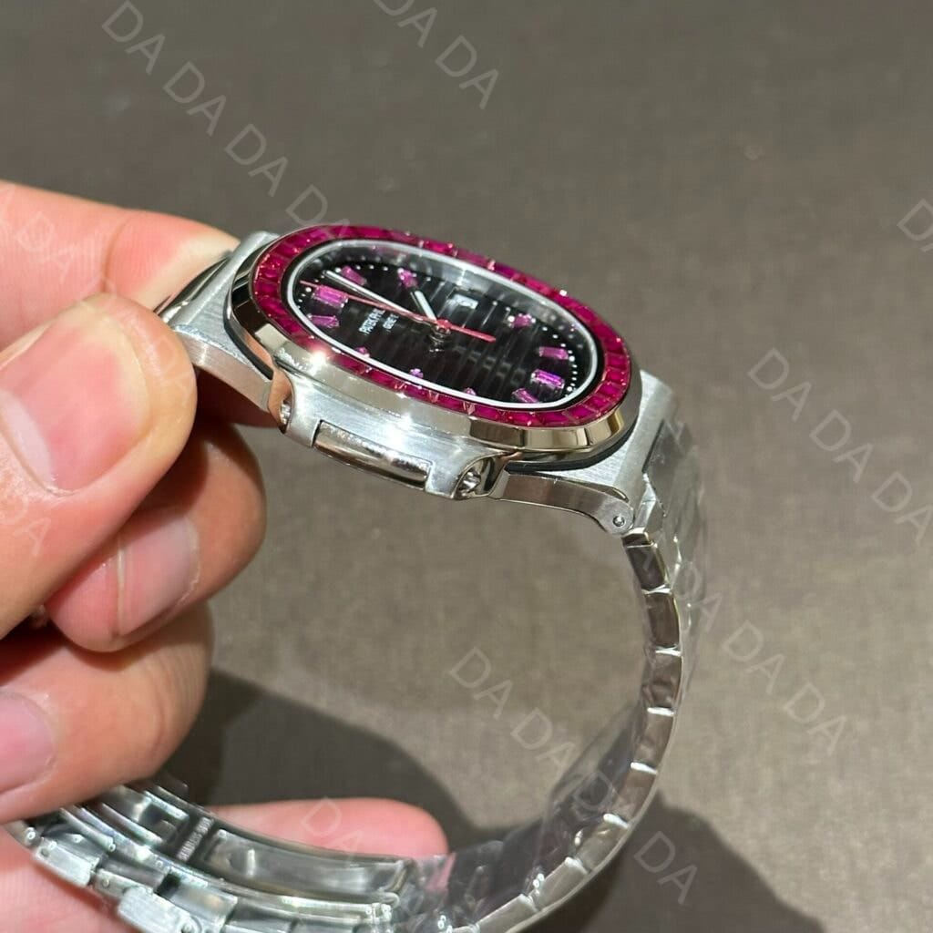 파텍필립 노틸러스 5723 그레이다이얼 레드 다이아베젤 40mm 4