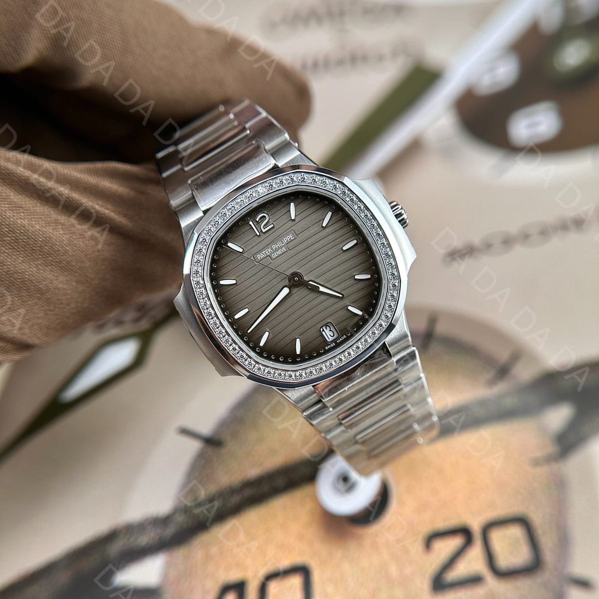 파텍필립 노틸러스 7118 그레이다이얼 다이아베젤 35.2mm 3