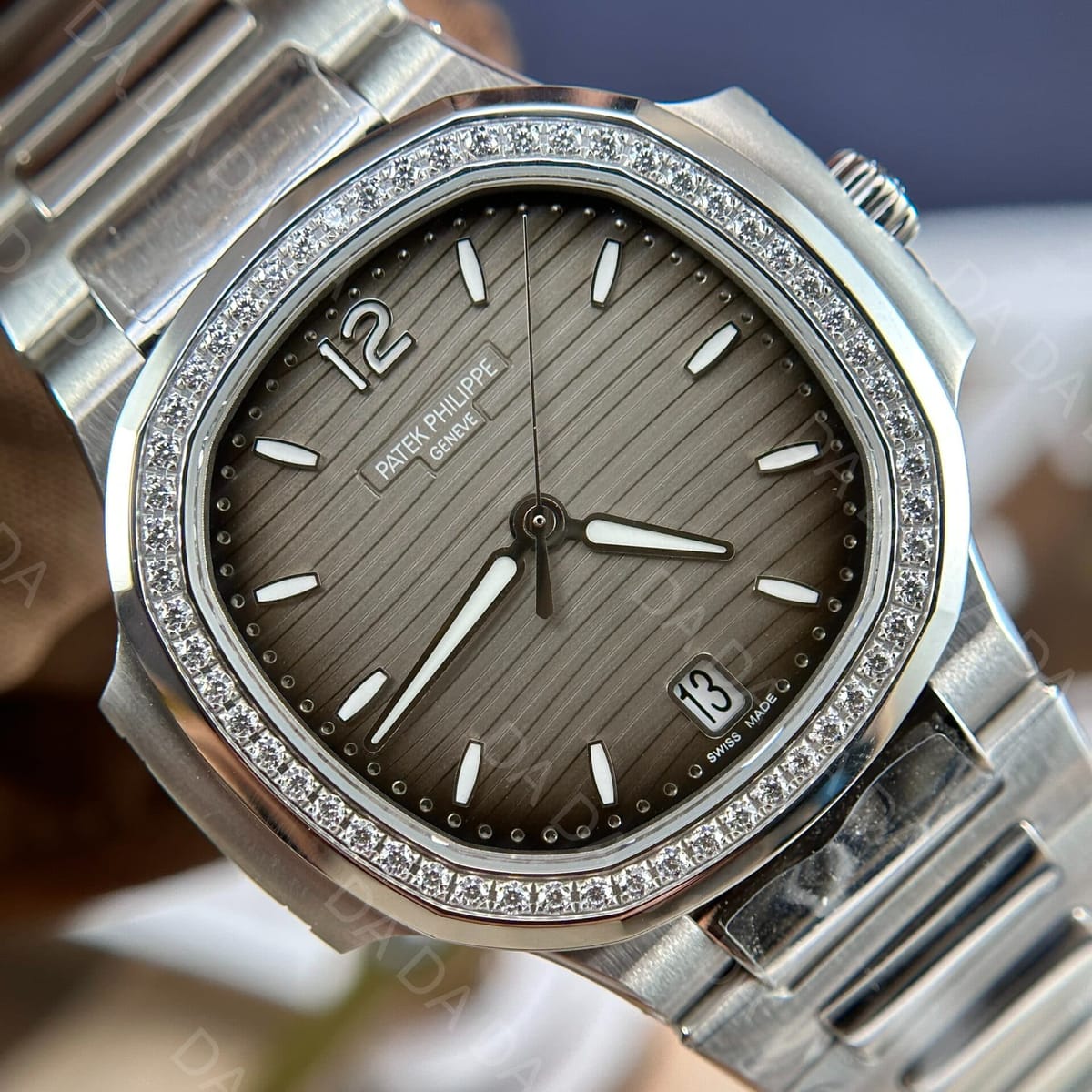 파텍필립 노틸러스 7118 그레이다이얼 다이아베젤 35.2mm 4