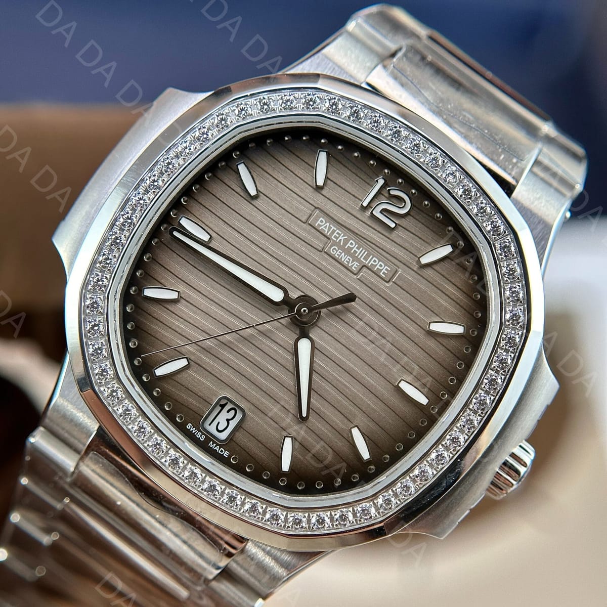 파텍필립 노틸러스 7118 그레이다이얼 다이아베젤 35.2mm 5