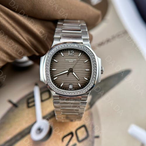파텍필립 노틸러스 7118 그레이다이얼 다이아베젤 35.2mm