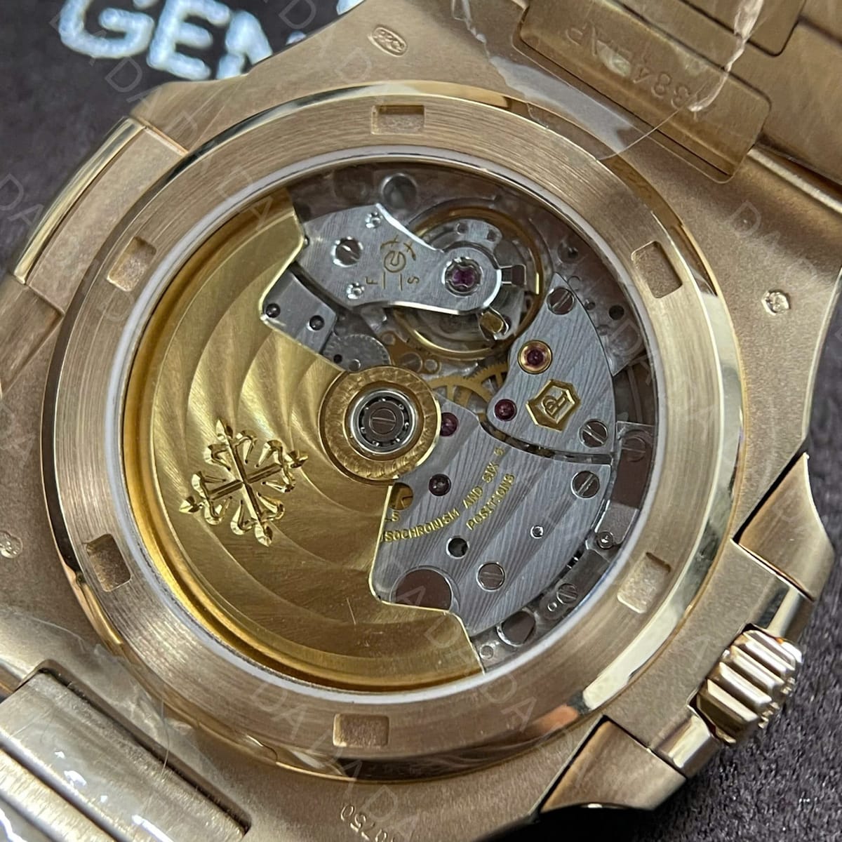 파텍필립 노틸러스 5723 금통 골드다이얼 다이아베젤 40mm 12