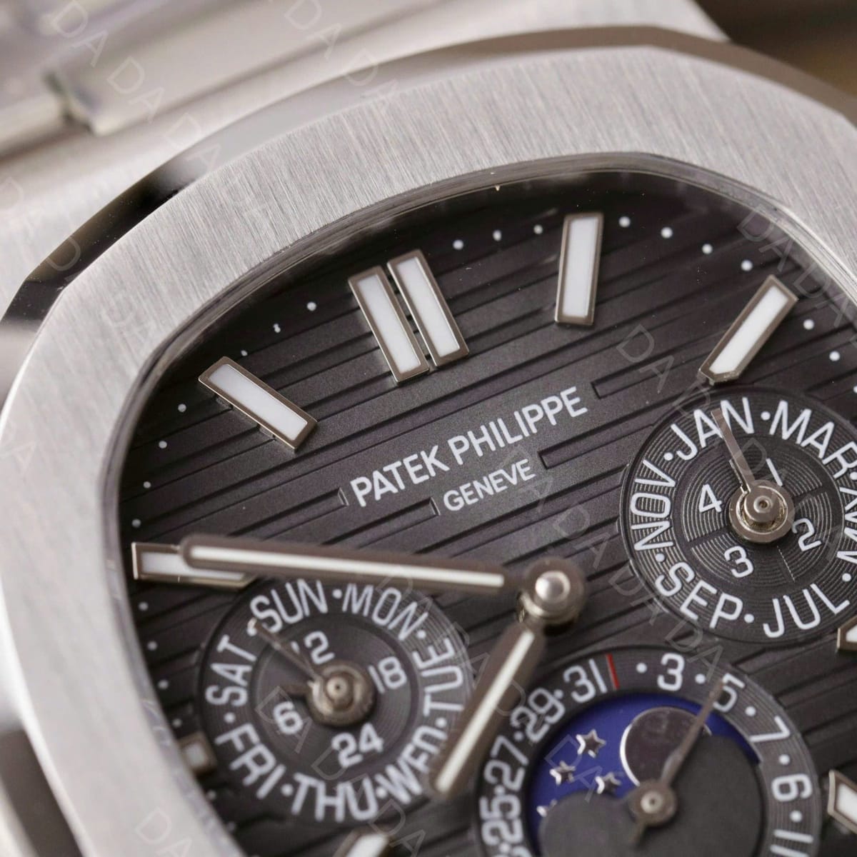 파텍필립 노틸러스 5740 그레이다이얼 40mm 5