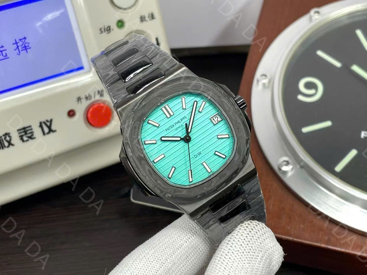 파텍필립 노틸러스 5711 티파니앤코 카본 40mm 3