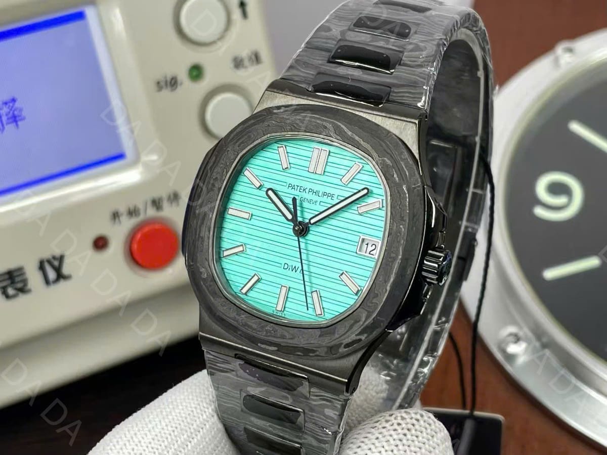 파텍필립 노틸러스 5711 티파니앤코 카본 40mm 5