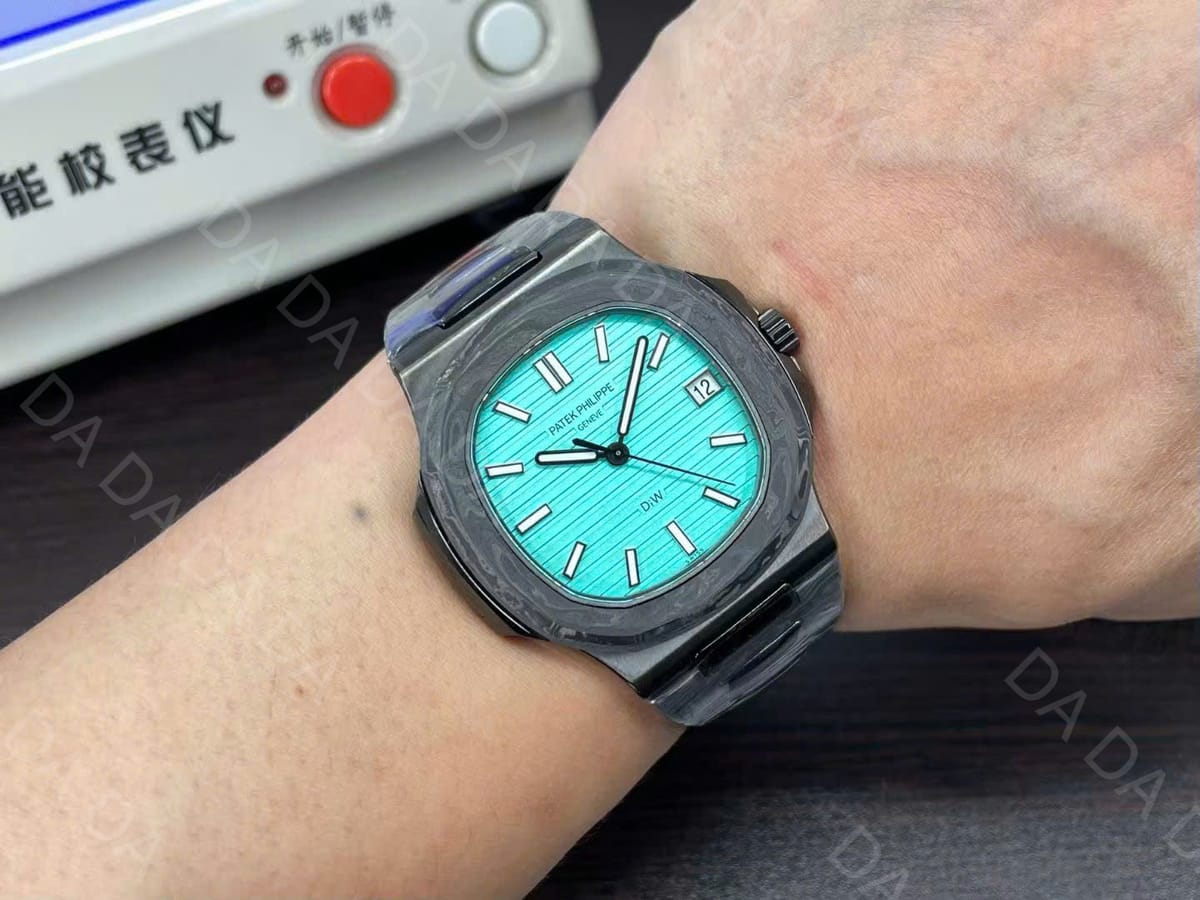 파텍필립 노틸러스 5711 티파니앤코 카본 40mm 10