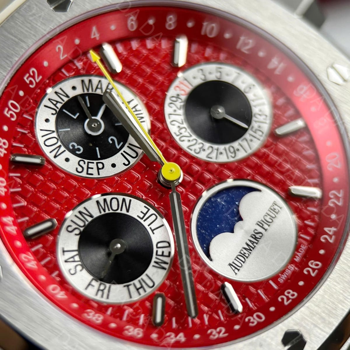 오데마피게 로얄오크 26574 레드다이얼 41mm 4