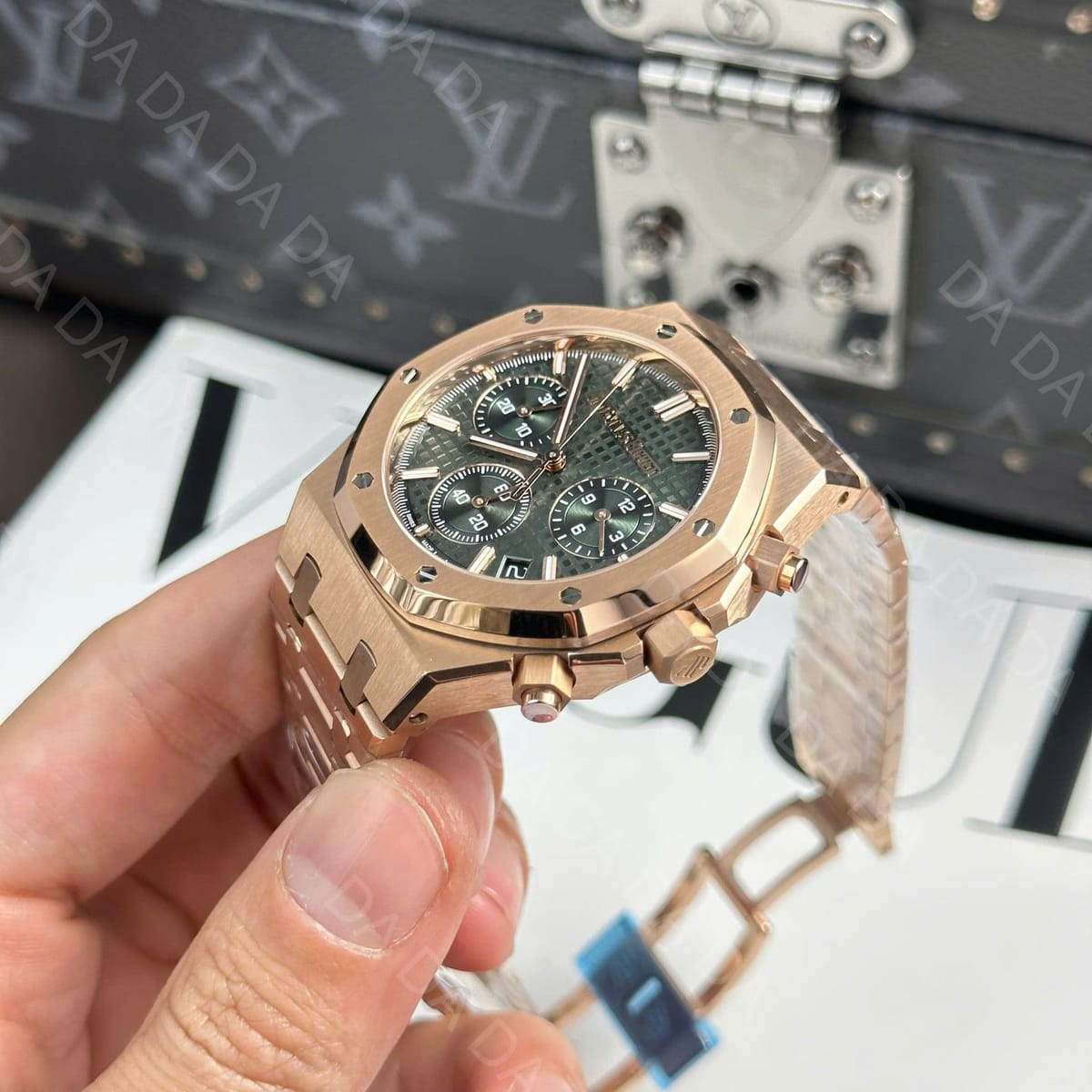 오데마피게 로얄오크 26240 금통 그린다이얼 41mm 9