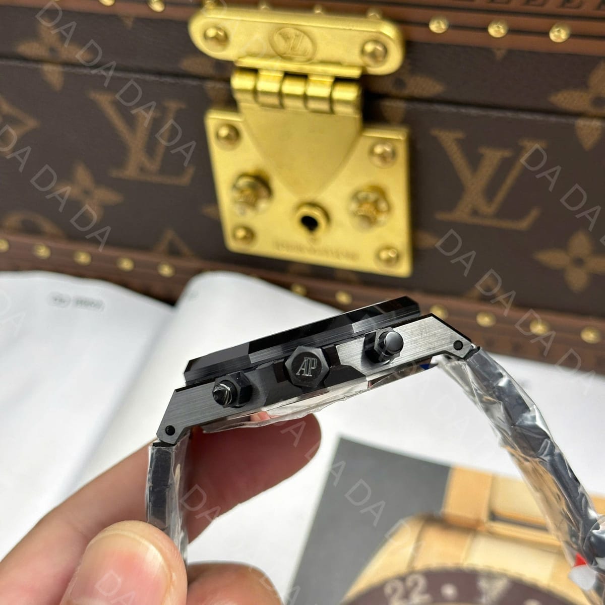오데마피게 로얄오크 26240 블랙세라믹 네이비다이얼 41mm 10