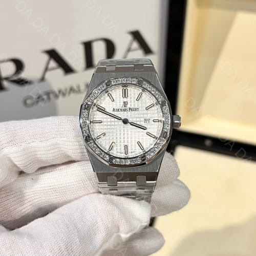 오데마피게 로얄오크 67651 흰판 다이아베젤 쿼츠 33mm