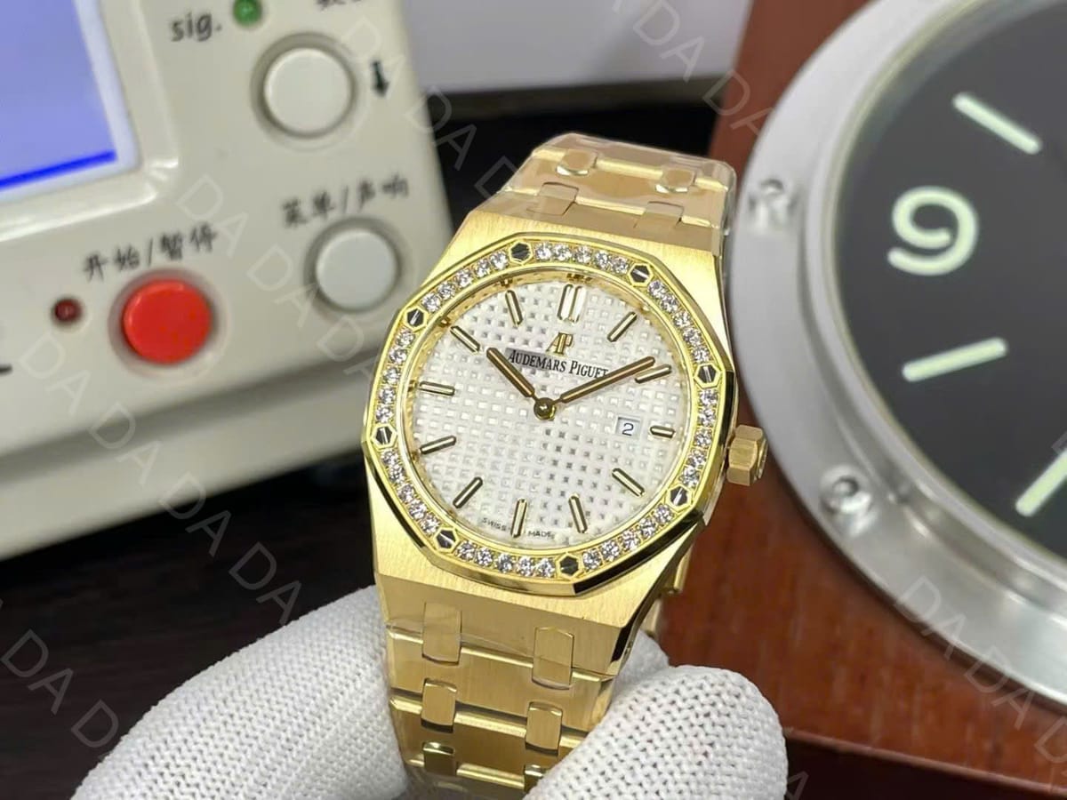 오데마피게 로얄오크 67651 옐로우골드 금통 흰판 다이아베젤 34mm 4