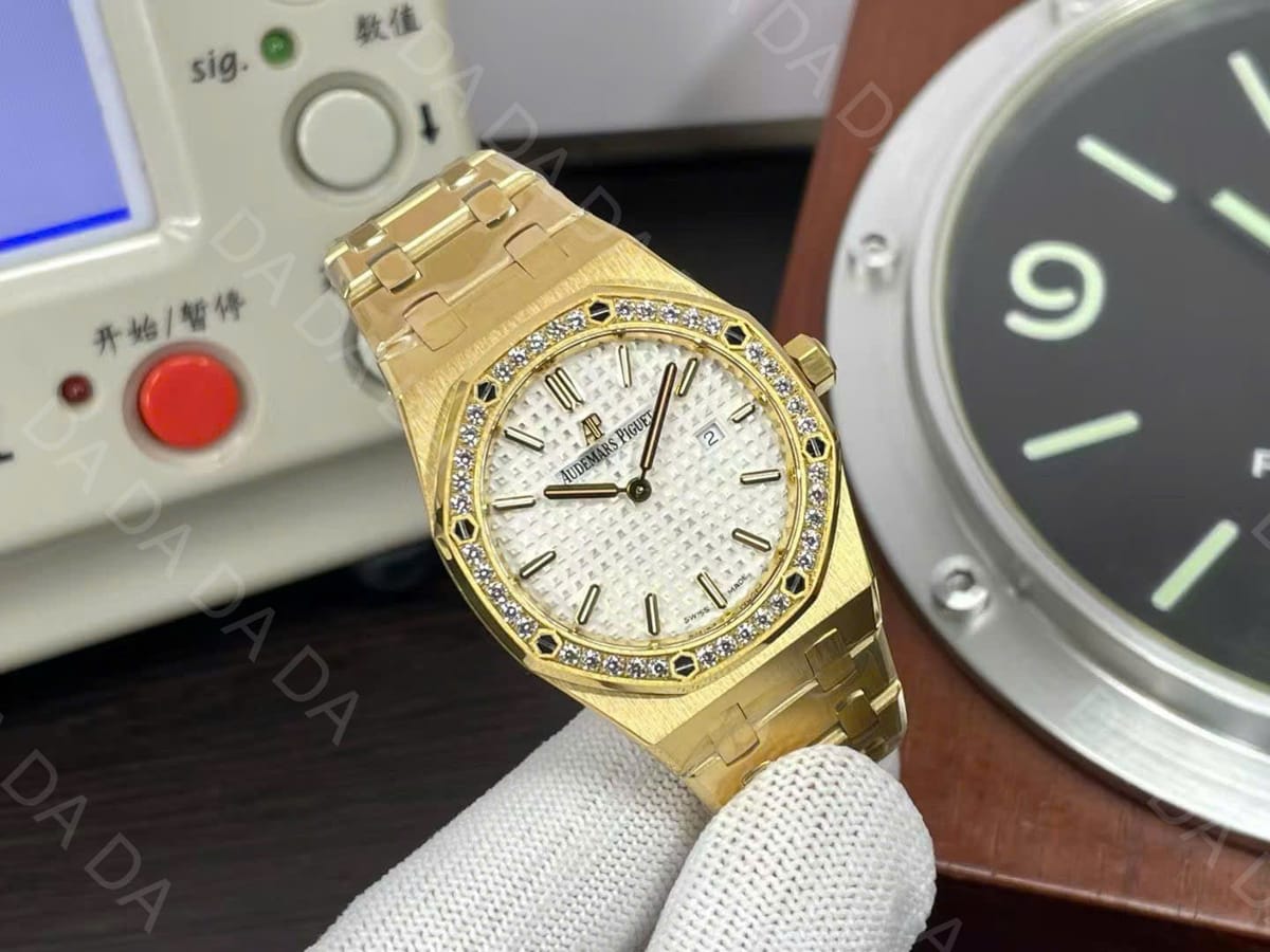 오데마피게 로얄오크 67651 옐로우골드 금통 흰판 다이아베젤 34mm 5