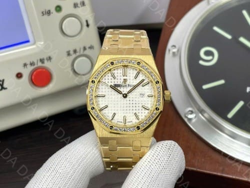 오데마피게 로얄오크 67651 옐로우골드 금통 흰판 다이아베젤 34mm