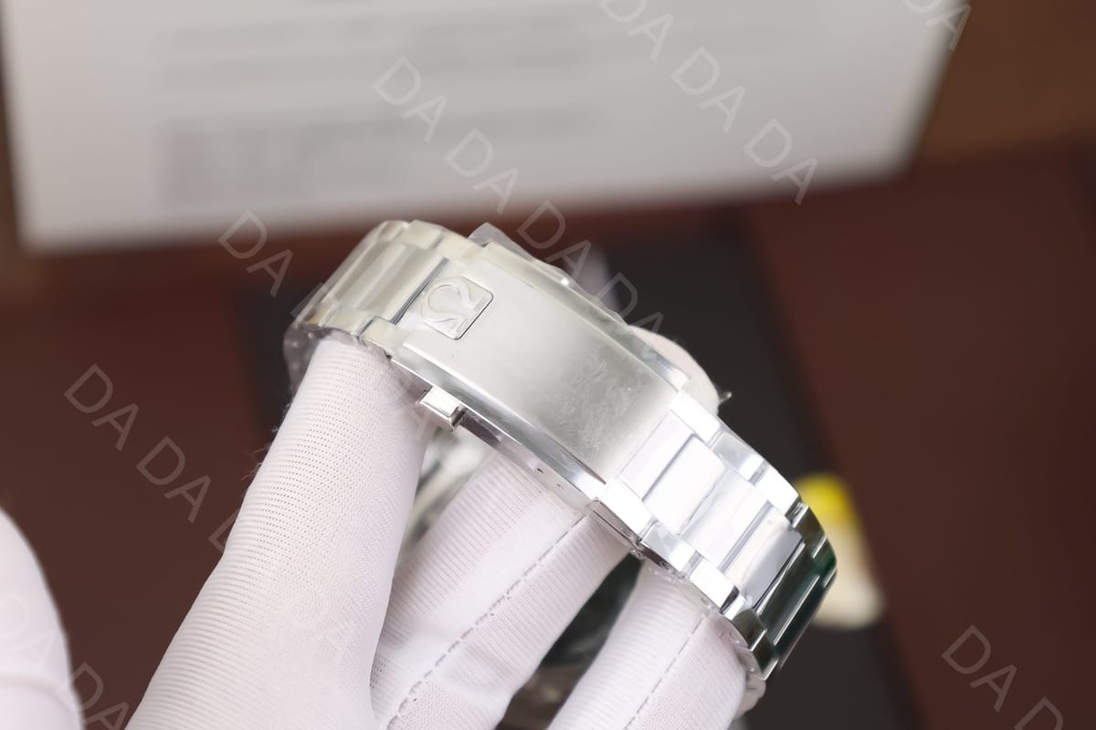 오메가 스피드마스터 스누피 크로노그래프 스틸 42mm 8
