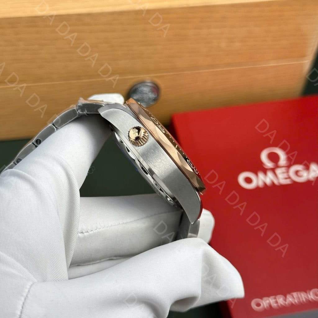 오메가 씨마스터 다이버 300 크로노그래프 콤비 검판 44mm 8