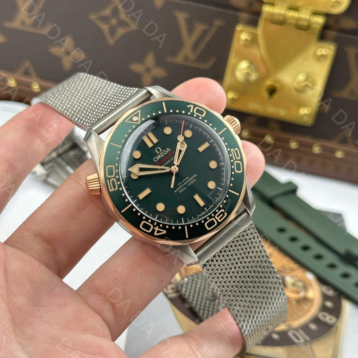 오메가 씨마스터 다이버 300 콤비 그린 티타늄 스트랩 42mm 4