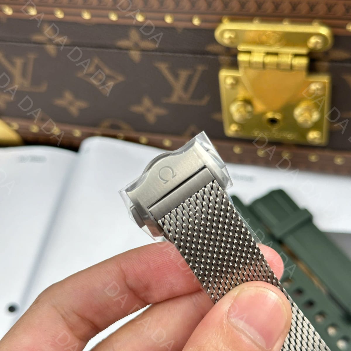 오메가 씨마스터 다이버 300 콤비 그린 티타늄 스트랩 42mm 11
