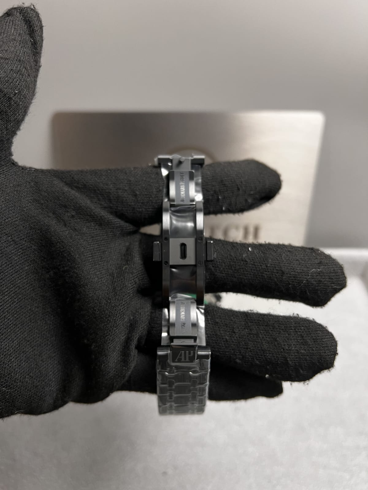 오데마피게 로얄오크 26240 블랙 세라믹 41mm 17