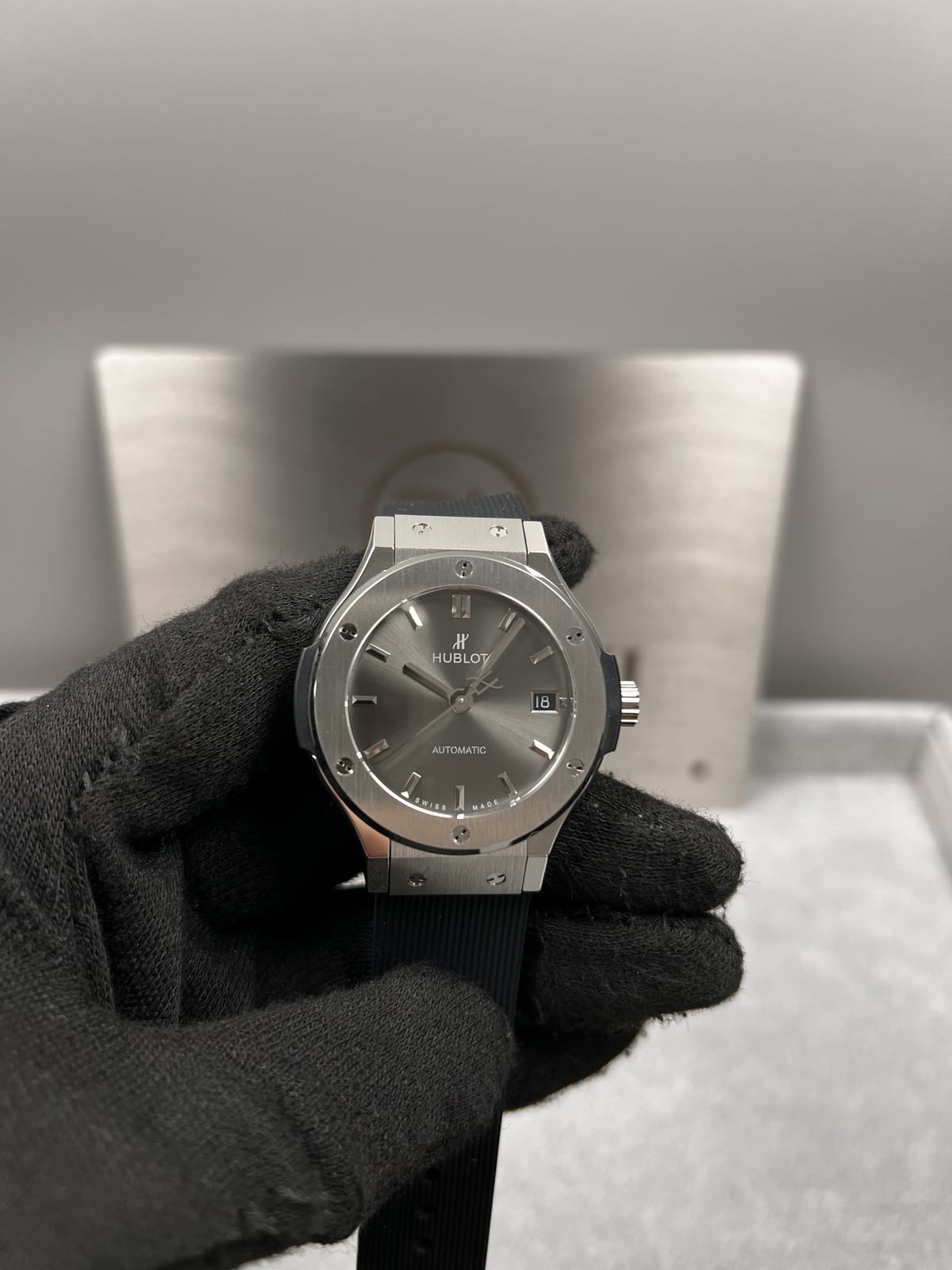 위블로 클래식퓨전 티타늄 그레이다이얼 러버밴드 42mm 4