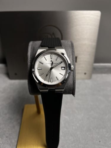 바쉐론콘스탄틴 오버시즈 실버다이얼 러버밴드 41mm
